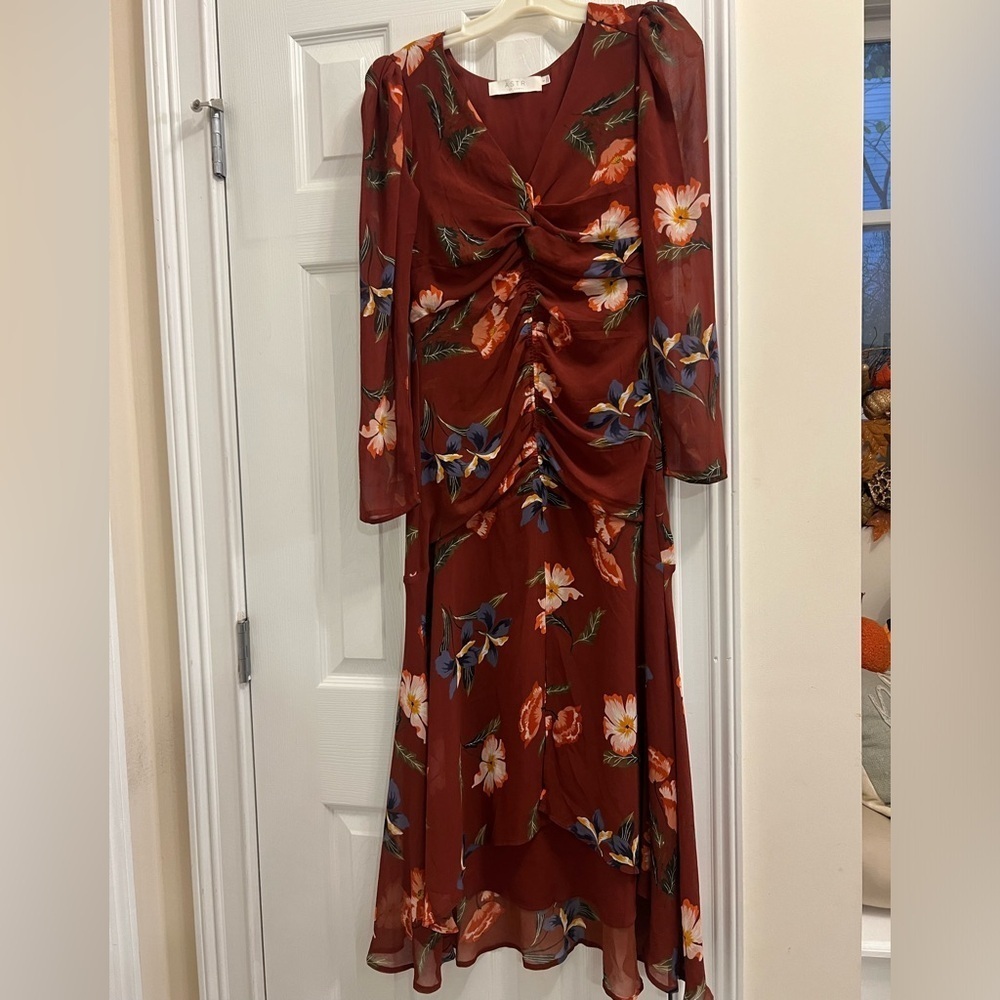 ASTR The Label Hi-Lo Ruched Front Midi Dress Floral Print Size Small - Picture 2 of 9